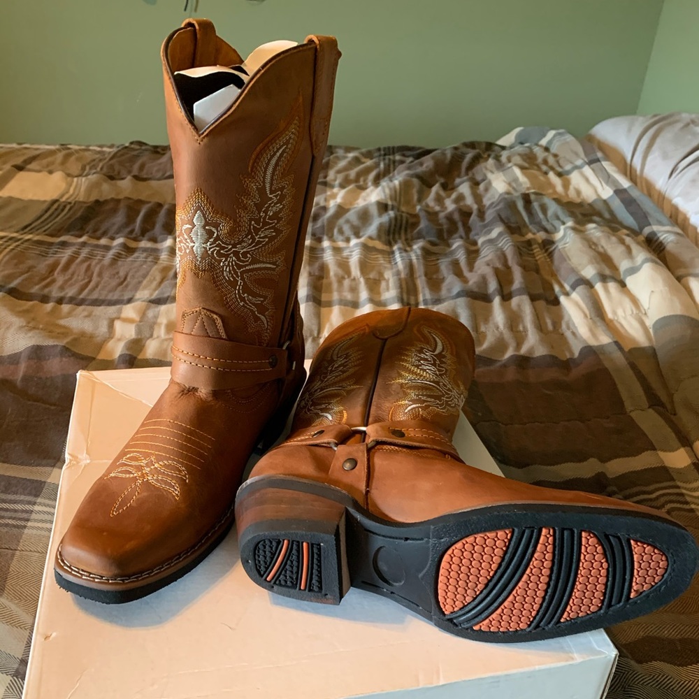 Authentic cowboy boots!! New super cute 💕👢